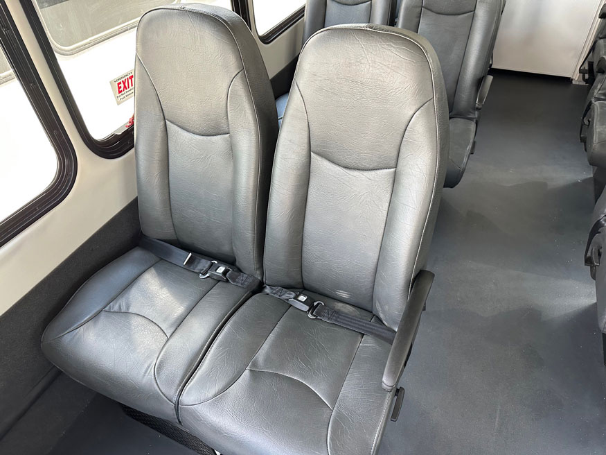 Ford E350 Starcraft AllStar - Seat