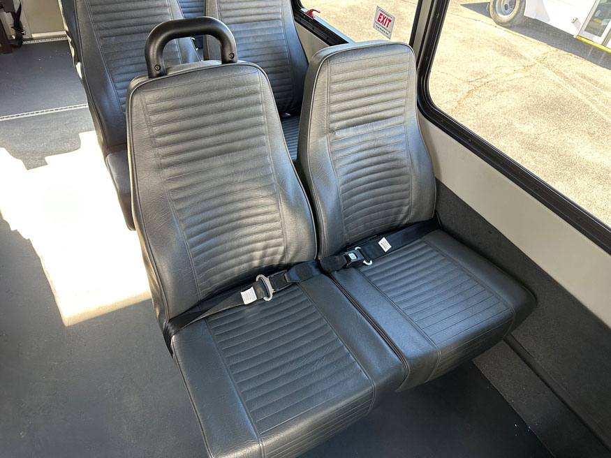 Ford E350 Starcraft Allstar - Seat